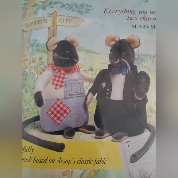 Vintage NIB "City Mouse & Country Mouse" craft kit and storybook - Picture 4 of 5